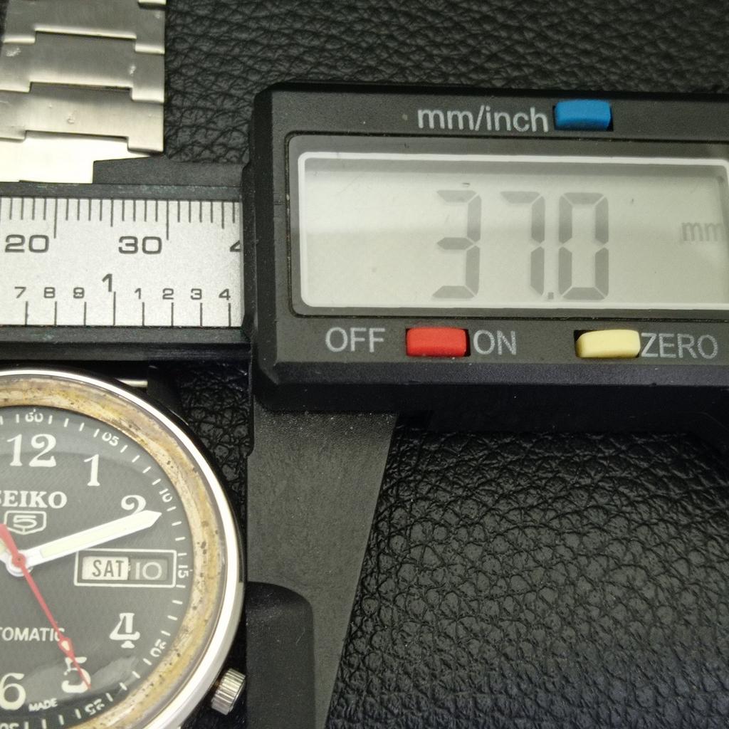 GENUINE VINTAGE SEIKO 5 AUTOMATIC JAPAN MENS BLACK COLOR DIAL WATCH a702411-5 R124-a702411