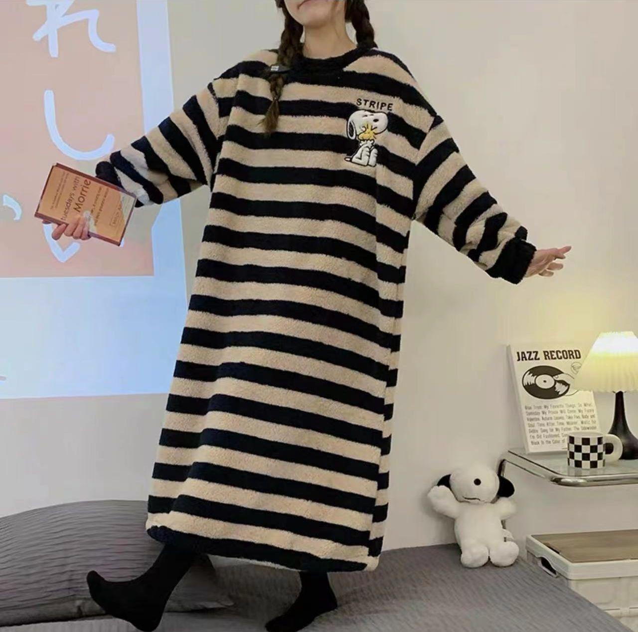 

Women s Autumn/Winter Flannel Nightgown - Long Sleeve Cartoon Pullover Size 4