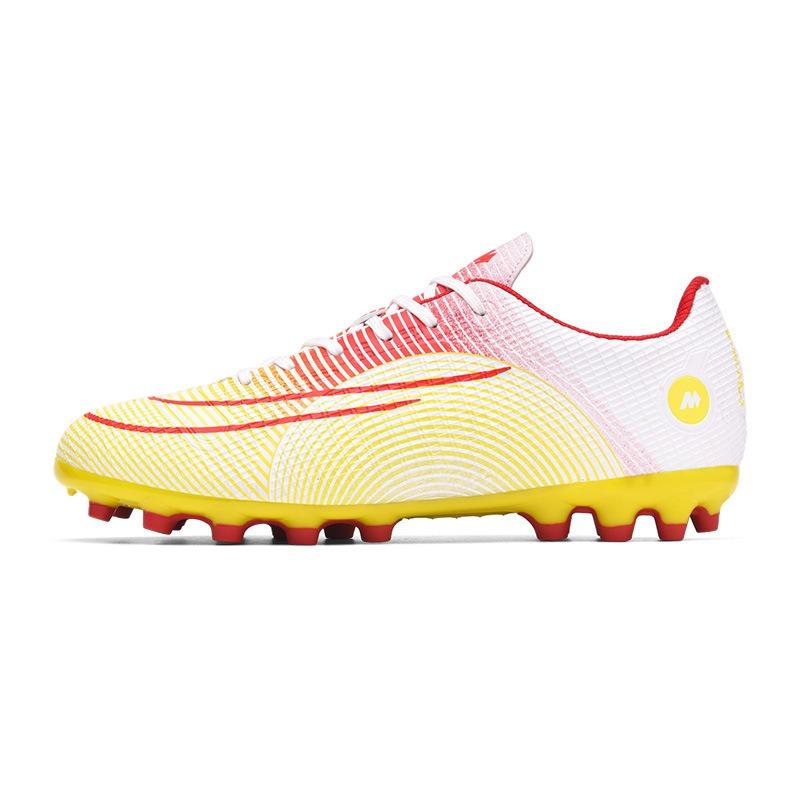 A pair of low-top football shoes, men's and women's broken nails, lawn nails, competition training sports shoes