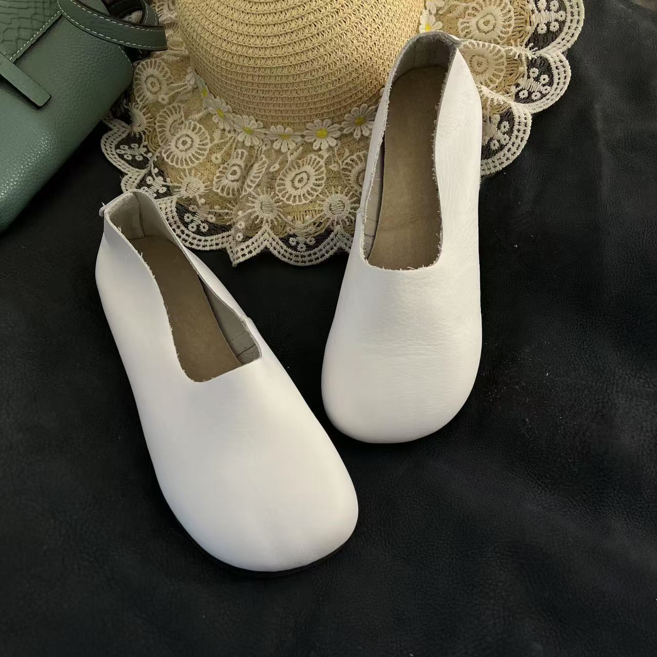 

Новые ретро весенне-летние литературные одинарные туфли на плоской подошве, повседневные с неглубоким вырезом, с мягкой подошвой, для мамы 41