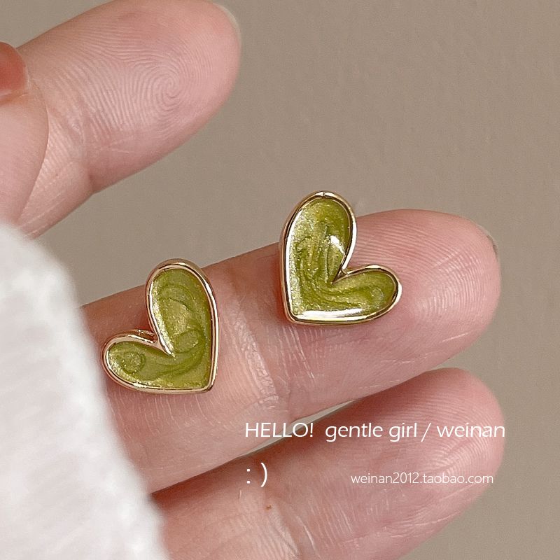 

Matcha Green Small Heart Drip Glazed Mosquito Coil Ear Clip Fancy Fresh Summer Temperament Stud Earrings Ornament A pair of stud earrings