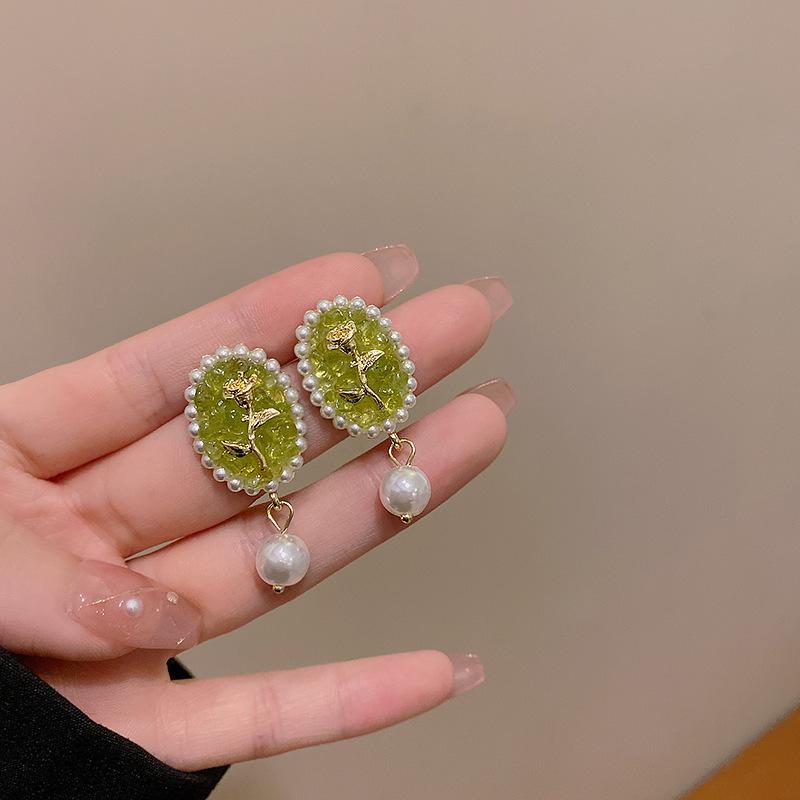BLINGBAY New Women's Earrings Retro Women's Light Luxury High-End Niche Earrings Sweet Temperament Ear Accessories Modern Jewelry Gifts