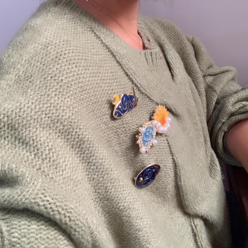 Retro smaltovaná brož inspirovaná Van Goghem: Meruňková slunečnice, diamantová brož Slunce a Měsíc