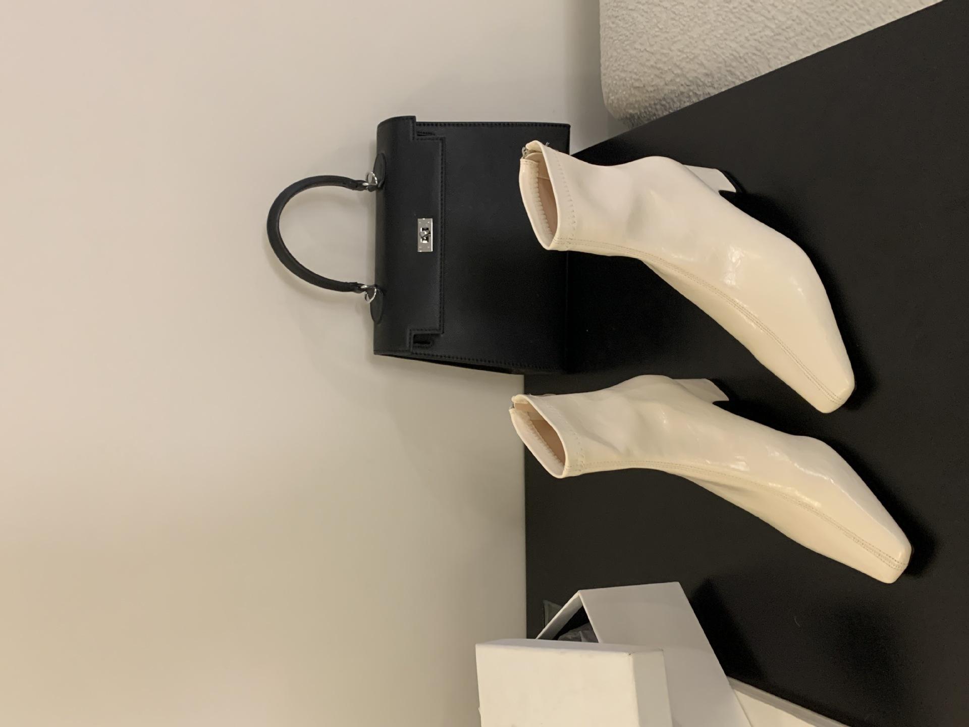 

Маленькие короткие ботильоны на высоком каблуке~ осень 2025 лакированная кожа задняя молния толстый каблук квадратный носок тонкие ботильоны 39