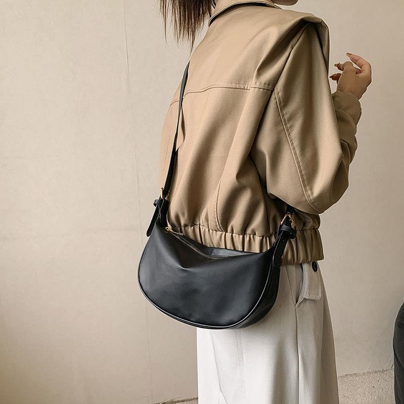 Simple Big Bag for Women New Trendy and Fashionable Large Capacity Shoulder Bag Lightweight Casual Sports Crossbody Bag
