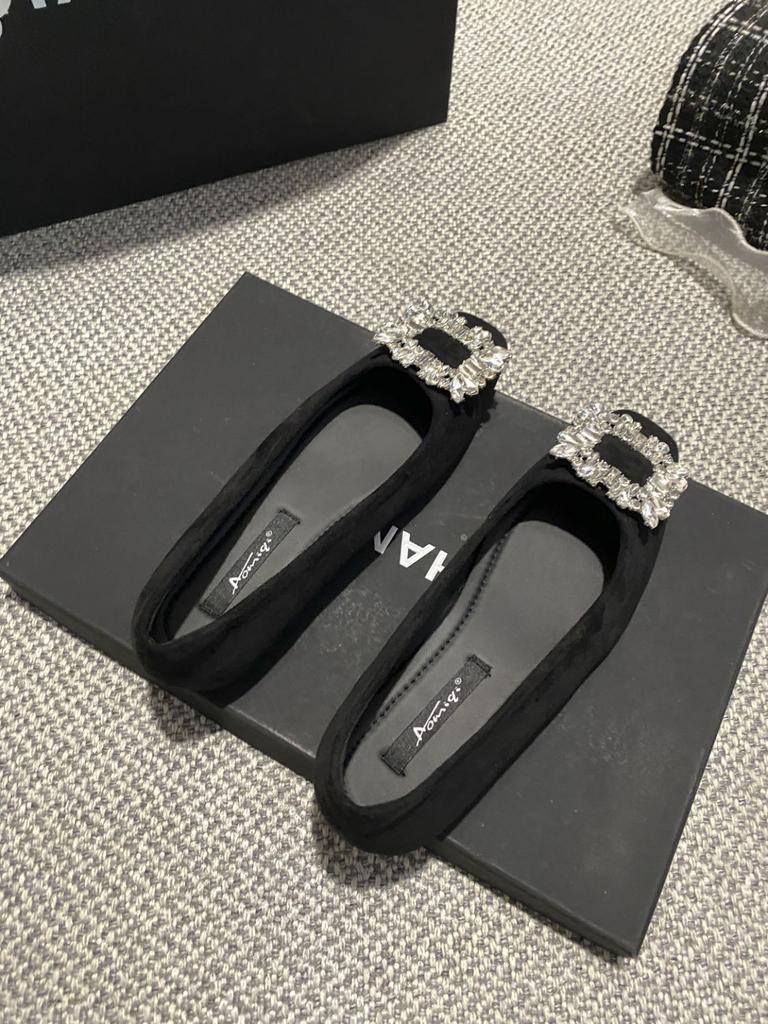 Late evening wind black light mouth flat-soled single shoes women's shoes 2025 French rhinestone temperament silver versatile commuter shoes