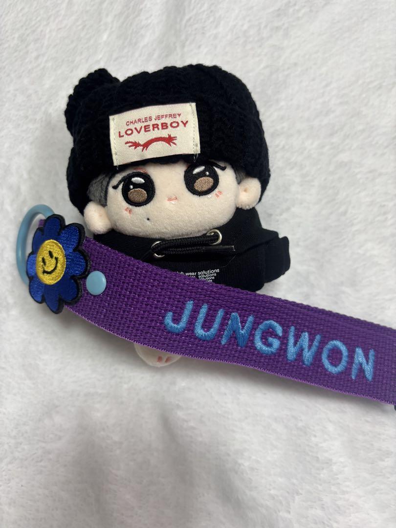

[USED] ENHYPEN JUNGWON original keychain