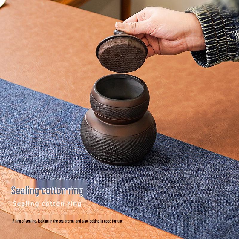 Large Retro Jianshui Purple Clay Gourd Jar for Pu'er and Green Tea Storage