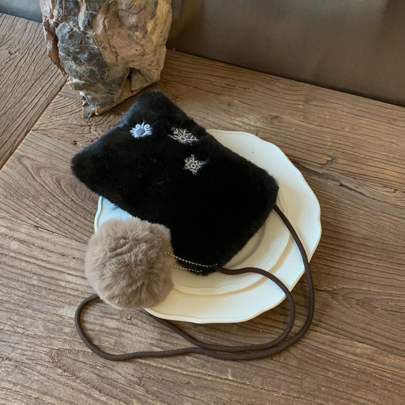 

Small square bag women s handbag autumn and winter new fashionable small exquisite plush mobile phone bag shoulder messenger bag чорний