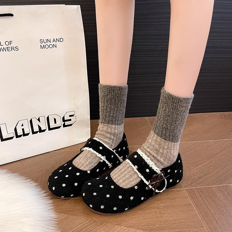 Polka dot Mary Jane women's shoes autumn and winter new one-word strap flat-soled single shoes retro soft-soled shallow-mouth single shoes