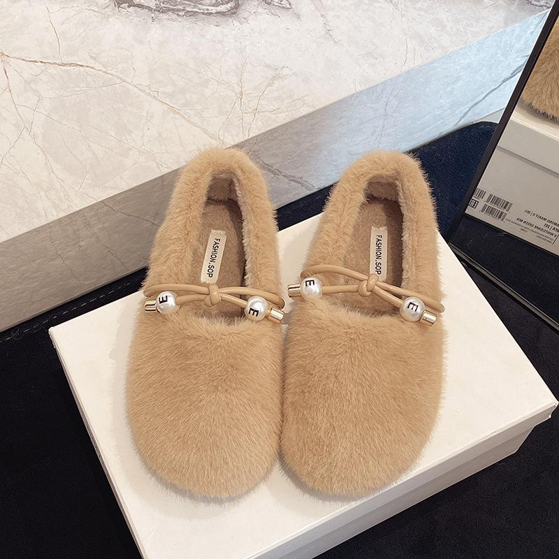 Women wearing Mao Mao shoes outside 2025 autumn and winter new late evening wind pedal warm soft-soled Doudou shoes women's flat cotton shoes