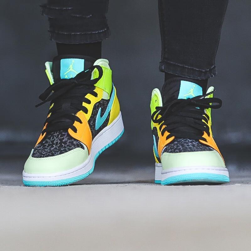 Jordan 1 Mid SE Aurora Green GS BQ6931-037