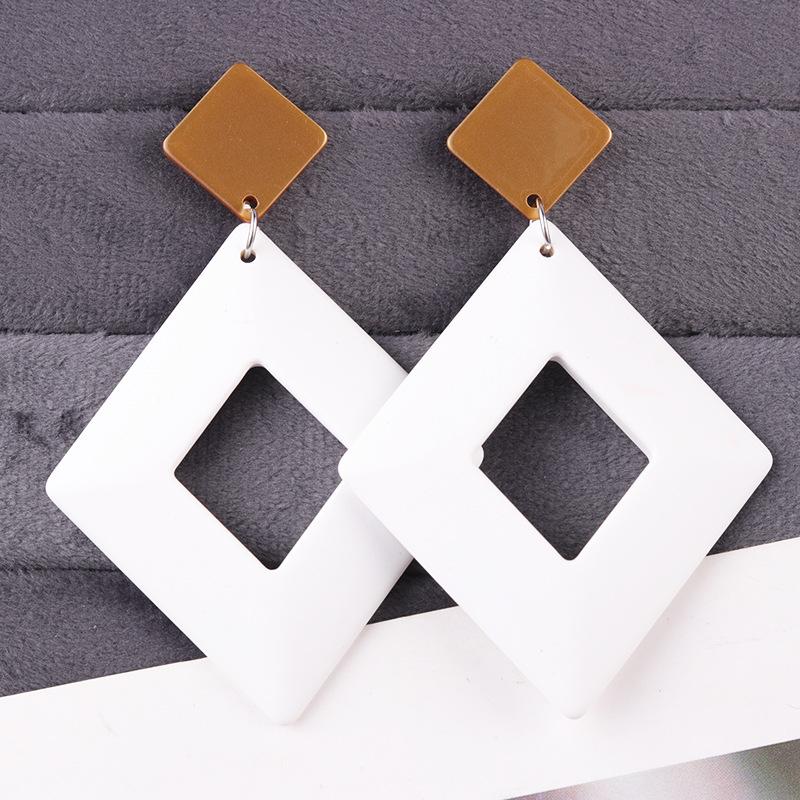 

Vintage Style Exaggerated Statement Earrings Lightweight Large Geometric Design Fashion Accessories for Women and Girls One Size білий