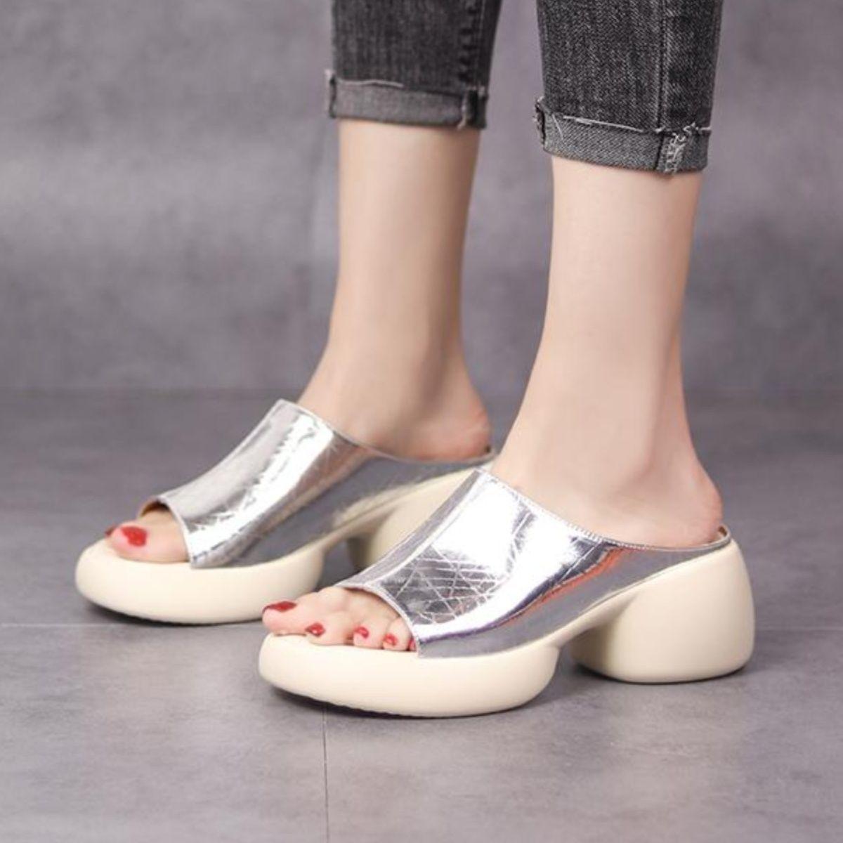 

Thick-heeled fish-mouth sandals for women in summer wear new open-toed thick-soled height-increasing small one-word leather sandals 40