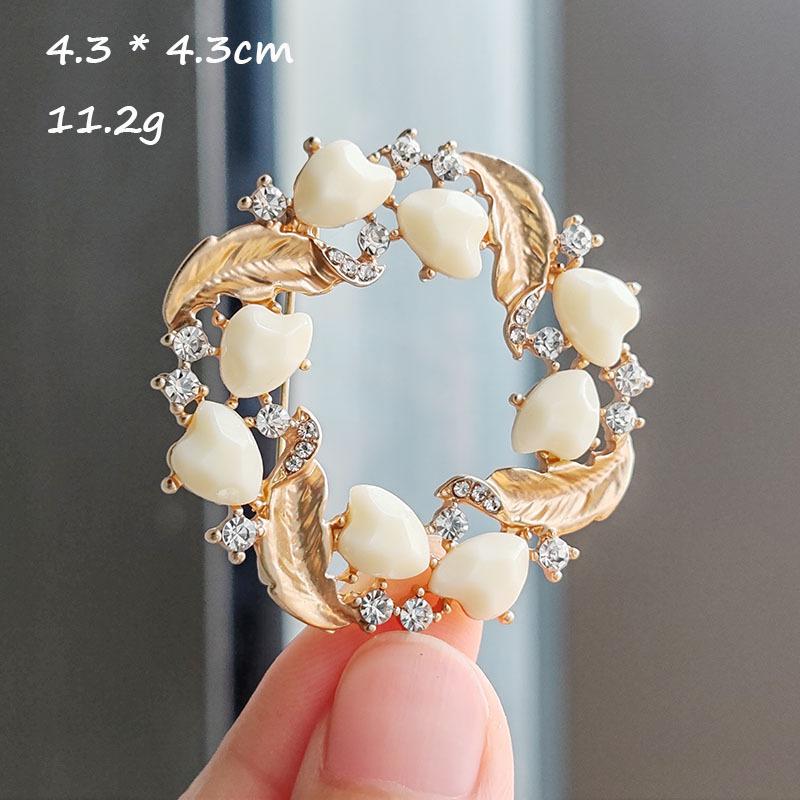 Creative and Simple High-end Dumb Gold Series Shell Flower Brooch Women's Niche Temperament Coat Pin Brooch Accessories