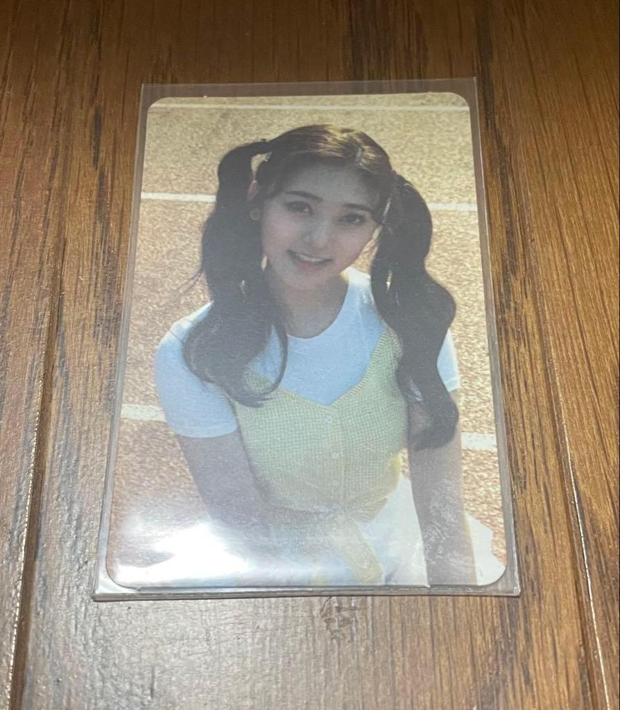 [USED] LOONA Trading Card Cherry ARTMS ++ Loossemble Girl of the Month