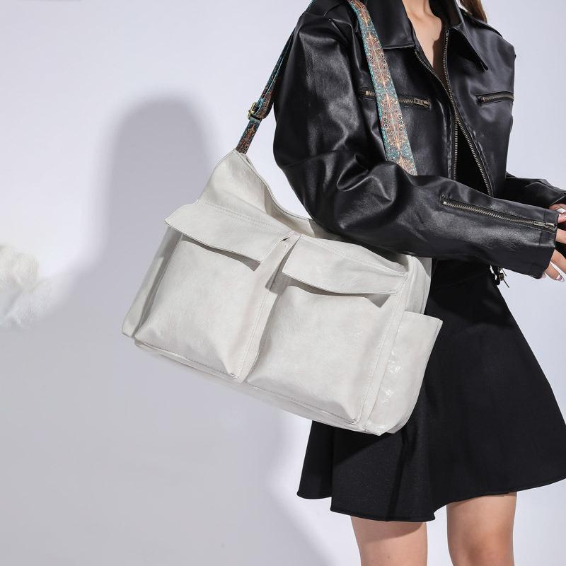 Large capacity autumn new product multi-pocket retro shoulder large capacity tote bag hot-selling temperament women's bag