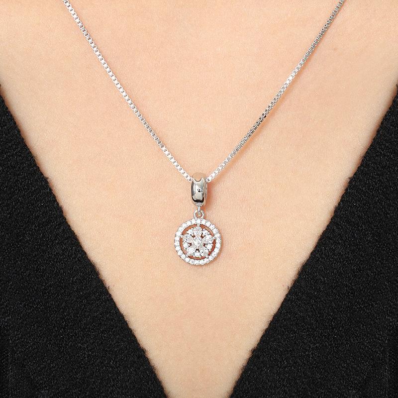 Original Design Lucky Four-leaf Clover Necklace, Round Diamond-encrusted Korean Version Simple Camellia Ring Necklace