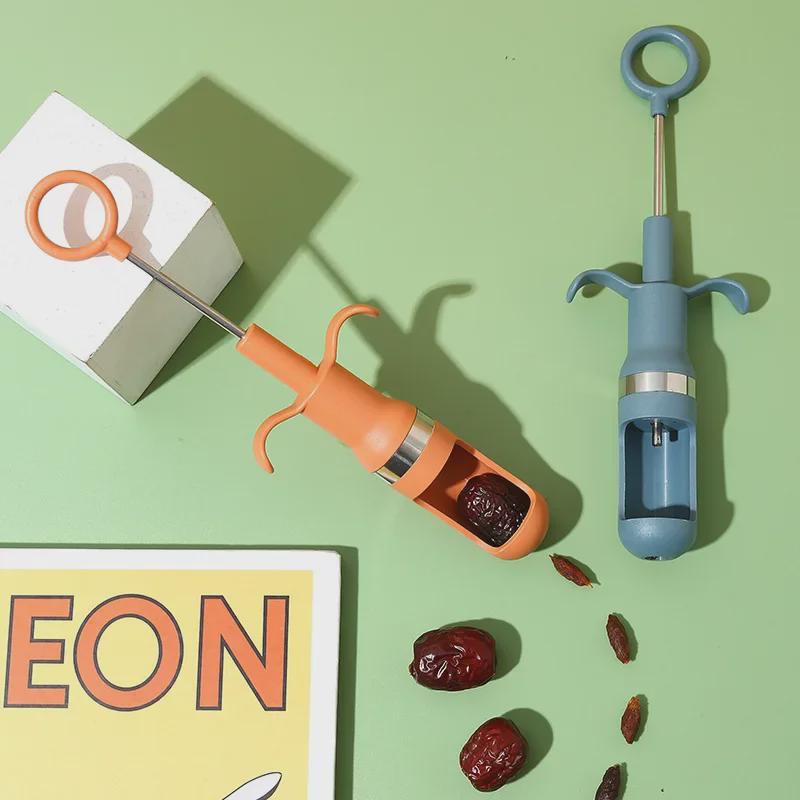 Automatický odstraňovač jader červených datlí a hlohu - Domácí nástroj