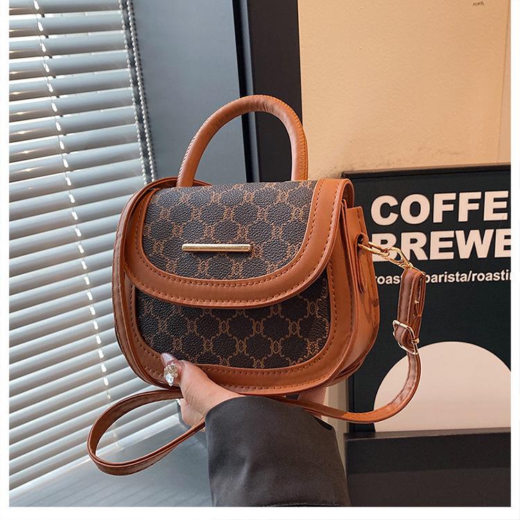 Small Bag Women's Bag 2025 New Autumn Casual Fashion Messenger Bag Casual Simple Portable Shoulder Bag Small Square Bag