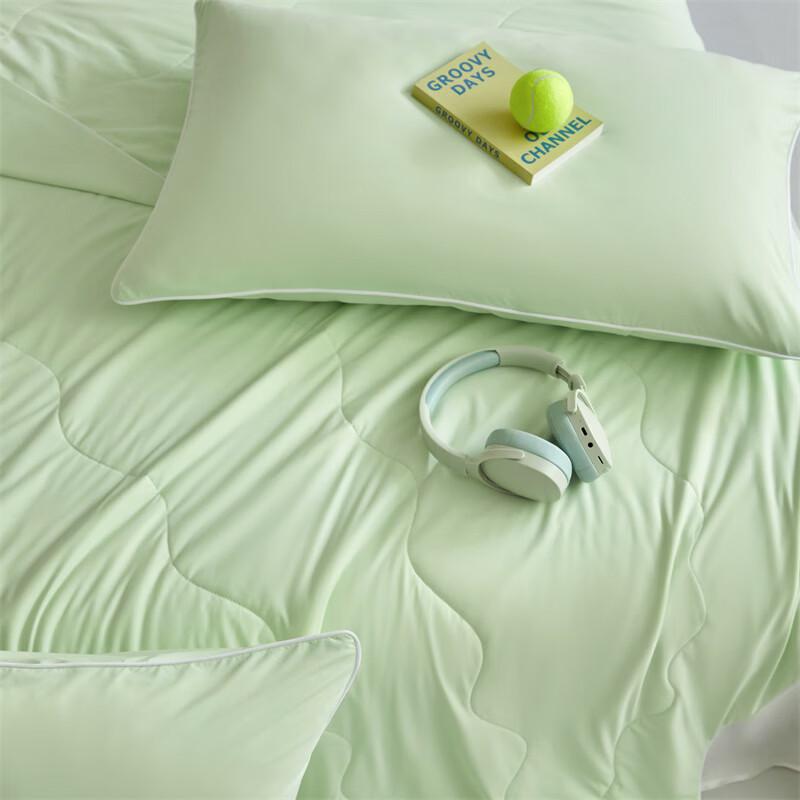 Xuan Yu Cool-Touch Summer Quilt