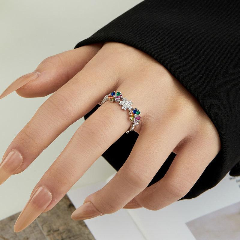 Light Luxury Slightly Inlaid with Zirconium Flower Opening Ring, Fashionable and Versatile Color Little Daisy Index Finger Ring, New Exquisite Ring.