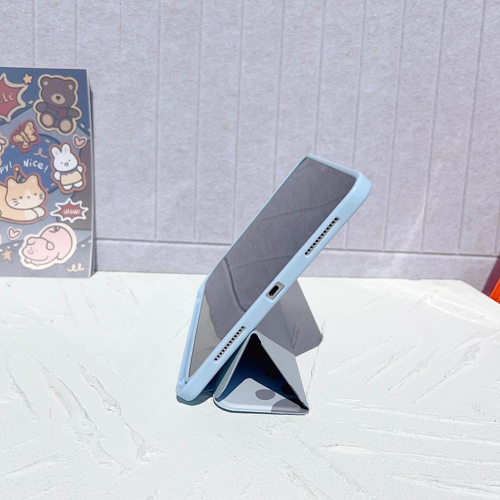 Cartoon Style Tri-Fold Case for iPad/iPad Pro 2021 - Old Dog Cat Design