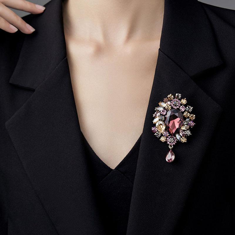 Mode Brosche Weibliche Vielseitig Gericht Vintage Kristall Brosche Mode Persönlichkeit Blume Pin Zubehör Flut