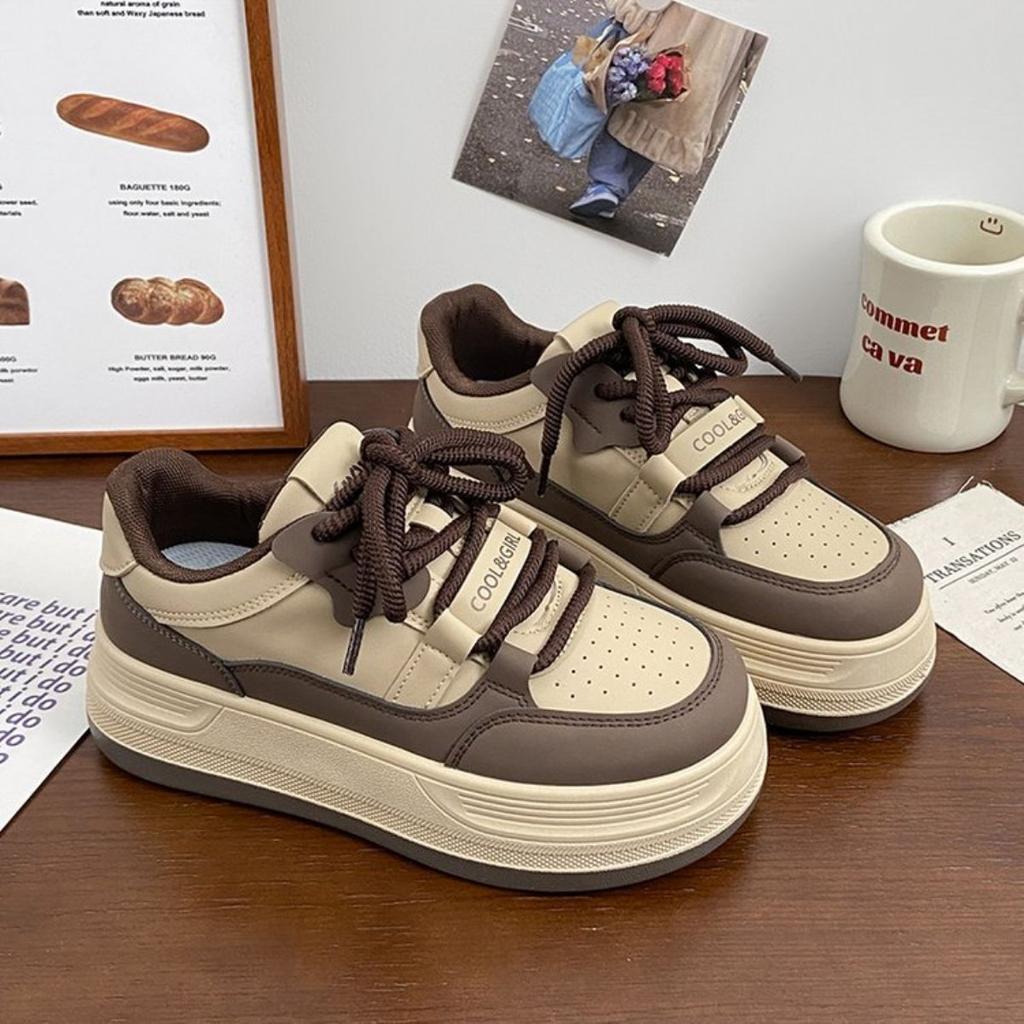 Chaussures polyvalentes style Wasteland printemps 2025 avec jupes, lacets à semelles épaisses style étranger, tête ronde rehaussante et chaussure de sport et de loisirs explosive