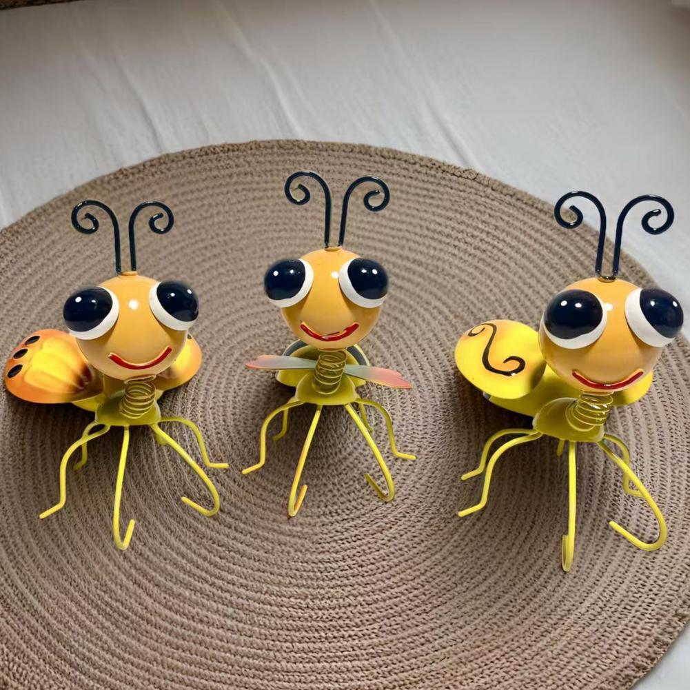 Outdoor Patio Bee Art Small Cute Bumble Bee Garden Statue Outdoor Metal Bee Sculpture Lawn Yard Art Ornament for Backyard Table