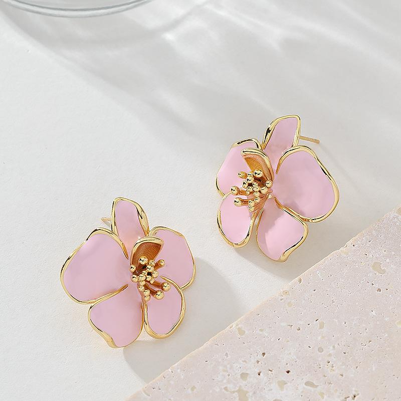 

Mori sweet temperament pastoral style enamel drip glaze flower stud earrings light luxury simple high sense versatile earrings рожевий