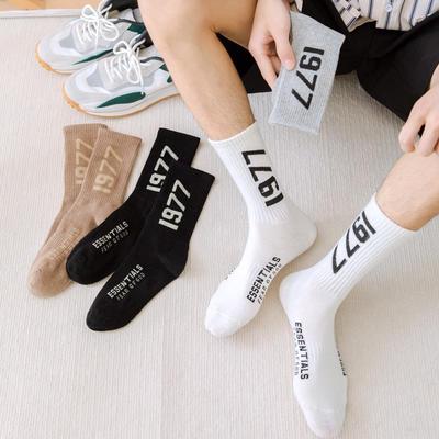 1977 Letter Men's Mid-Calf Cotton Sports Socks - Breathable, Sweat-Absorbent, Trendy Spring/Summer Style