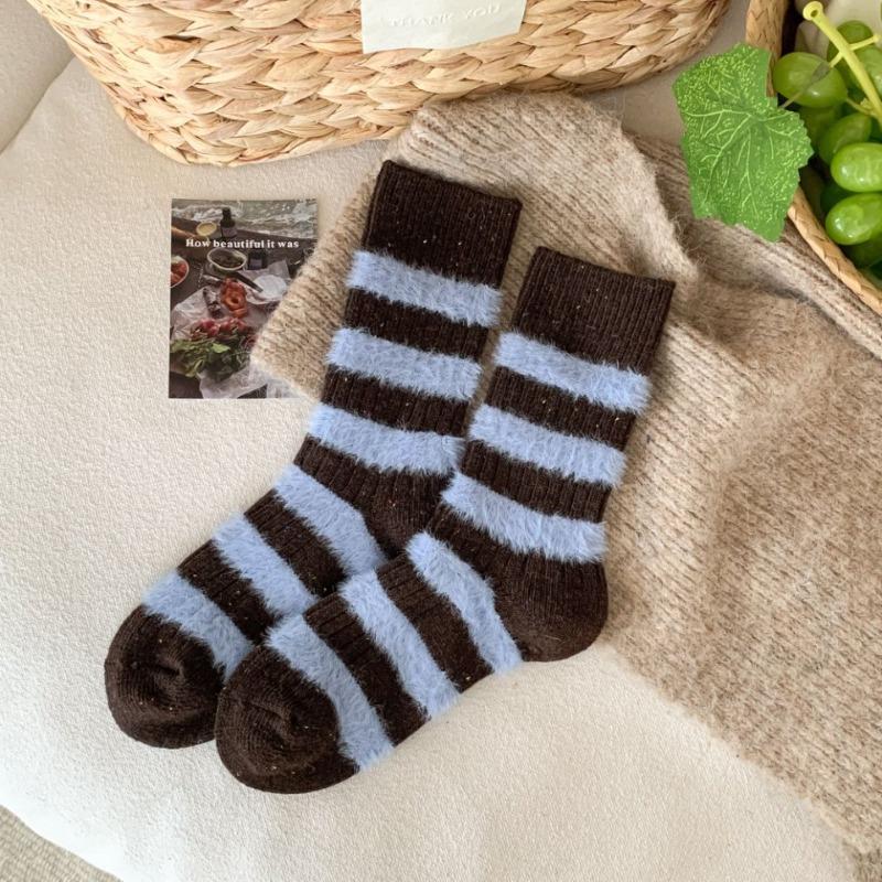 Women's Winter Thickened Warm Striped Dot Yarn College Wind Wool Mid Barrel Pile Socks