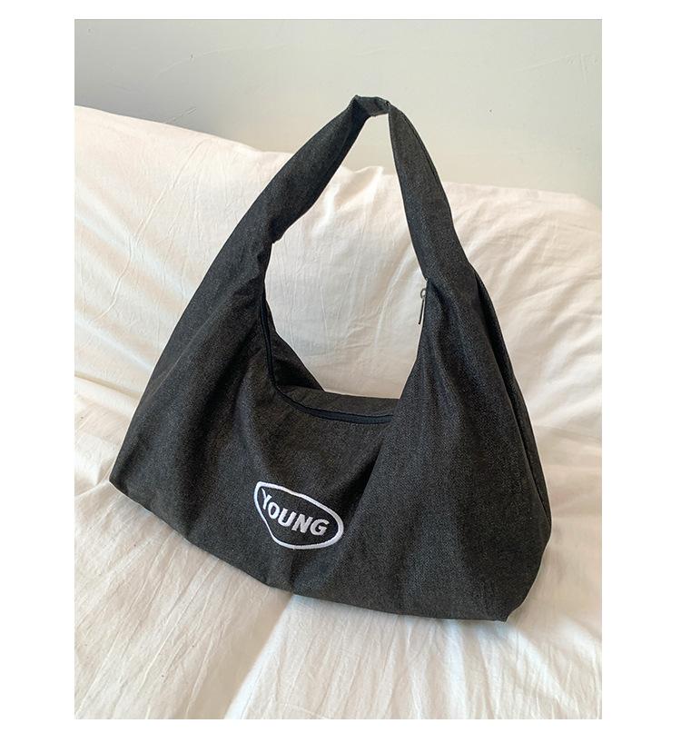 

Large capacity shoulder bag women s 2025 summer new niche design underarm bag fashionable versatile denim dumpling bag чёрный