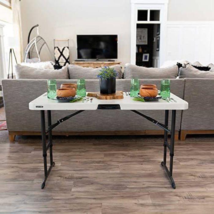 Table Pliante - LIFETIME - Standard - 122 X 86 X 61 Cm - Couleur Crème - Résine Plastique
