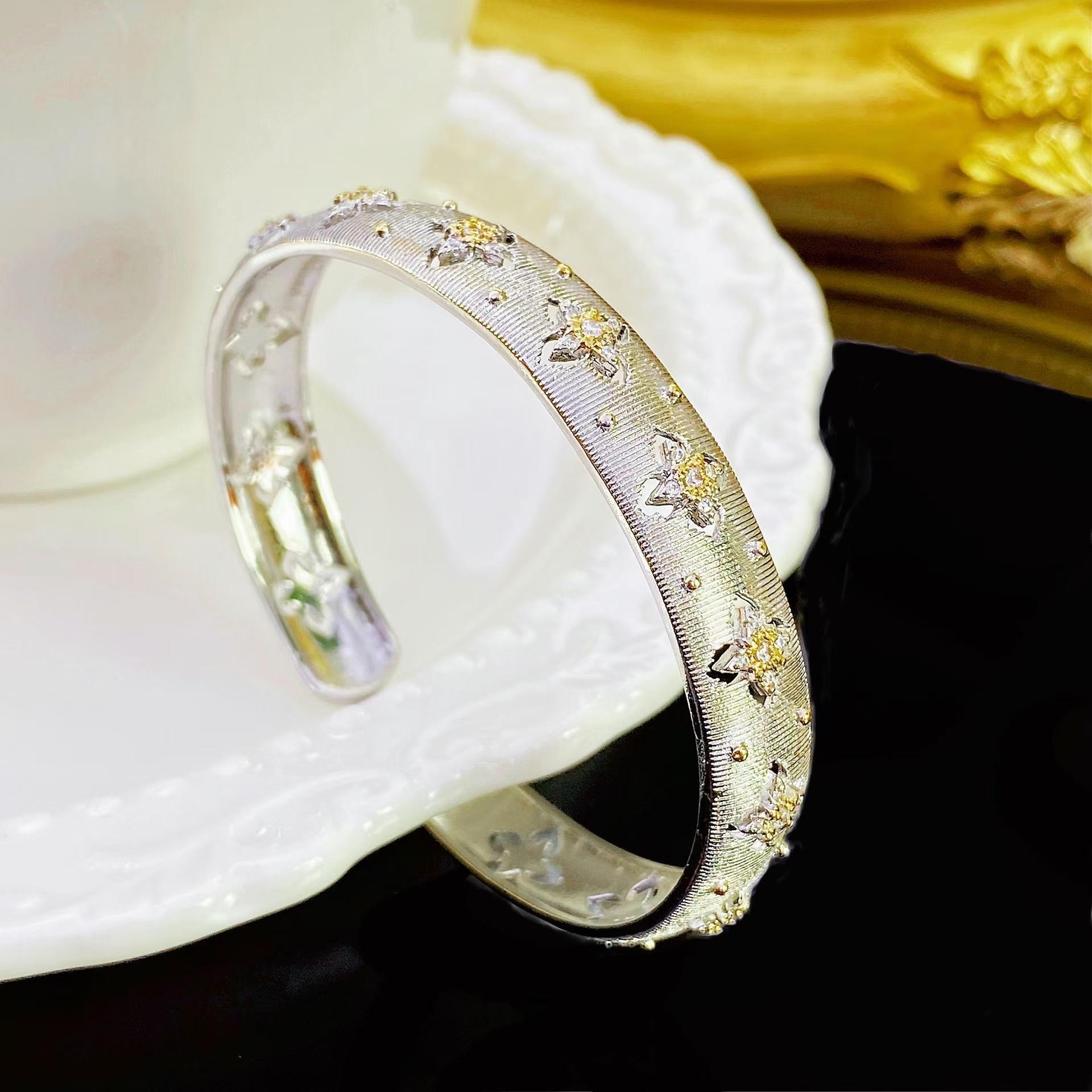 

Горячий суд Бучелас браслет открытие итальянский ретро холодный ветер высококлассное чувство темперамент меньшинство сладкий крутой браслет девушка WHITE