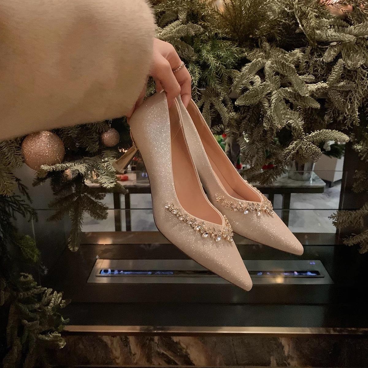 

Версия из овчины~ Сверкающие стразы, темперамент, маленький острый носок, тонкий каблук, туфли-лодочки, свадебные туфли, туфли на высоком каблуке, женские 35