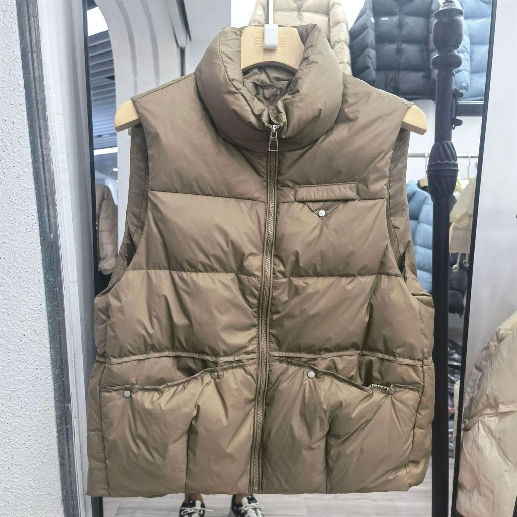 Women's Trendy Loose Fit Stand Collar Down Vest - Sleeveless White Duck Down Jacket for Spring/Autumn 2026.