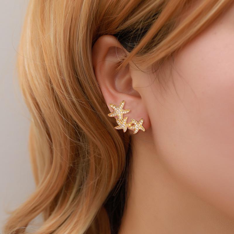 Chic Reflective Sequin Heart Dangle Earrings - Childlike Nightclub Fashion with Ear Hooks