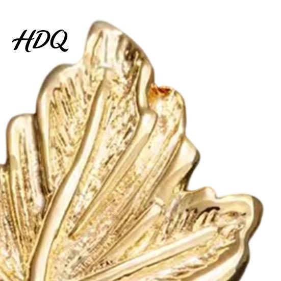 Men Collar Pin Vintage Embossed Pattern Lapel Pin Zinc Alloy Suit Coat Metal Button for Formal Corsage Decoration