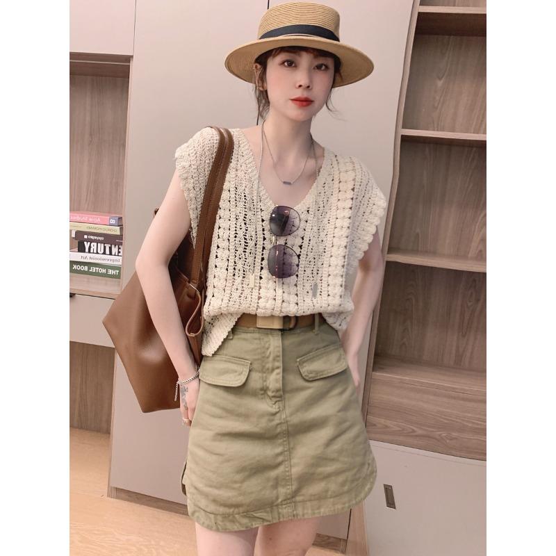 Summer V-neck Sleeveless Knitted Shirts Women Hollow Out Hook Flower New Vintage Loose Casual Women's louses Tops Fashion Slim Fit Ladies Shirt 3411