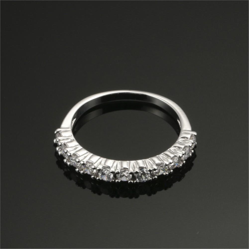 Luxury Iced Out Zircon Rings For Women Dainty CopperColor Finger Ring Fashion Wedding Engagement Jewelry Accessories Gift R589
