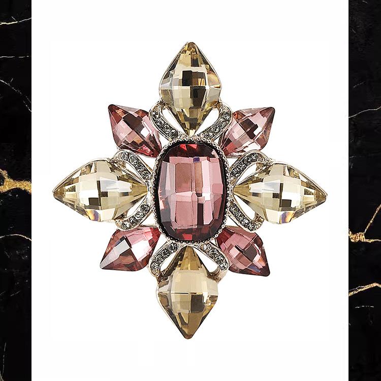 

Винтажная брошь в стиле барокко, элегантная женская брошь в стиле суда с кристаллами, нишевый дизайн, булавка для костюма, аксессуары