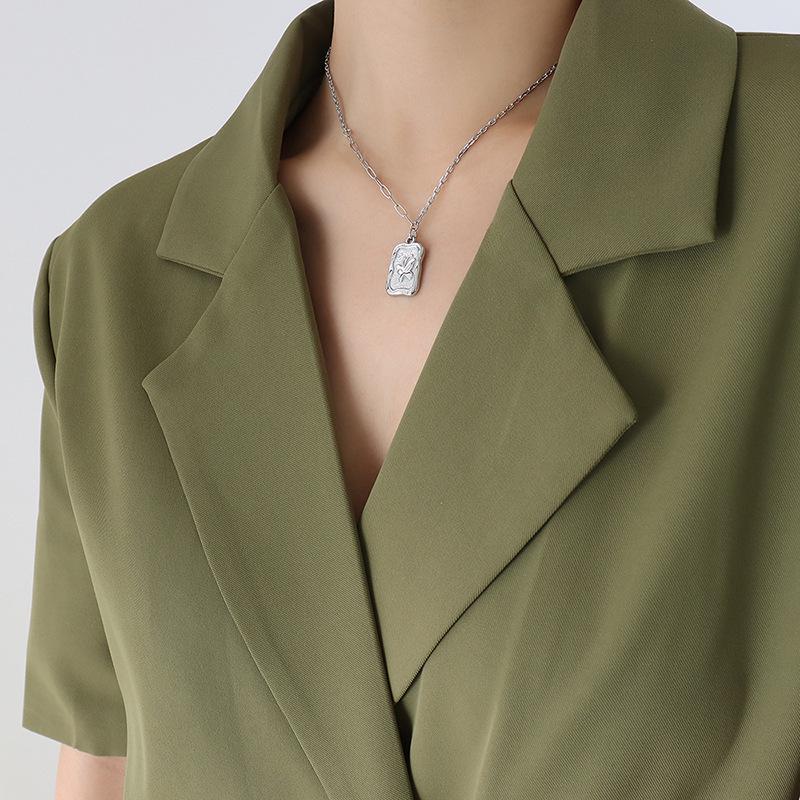Titanium Steel Gold-Plated Butterfly Pendant Necklace with Retro European and American Design