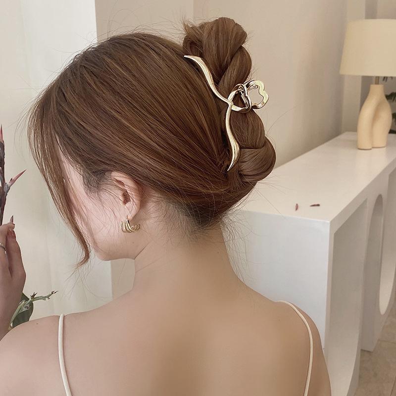 Pinces à cheveux creuses en métal pour femmes et filles, pinces à cheveux en forme de cœur irrégulier, accessoires de fête tendance, couvre-chef à breloques
