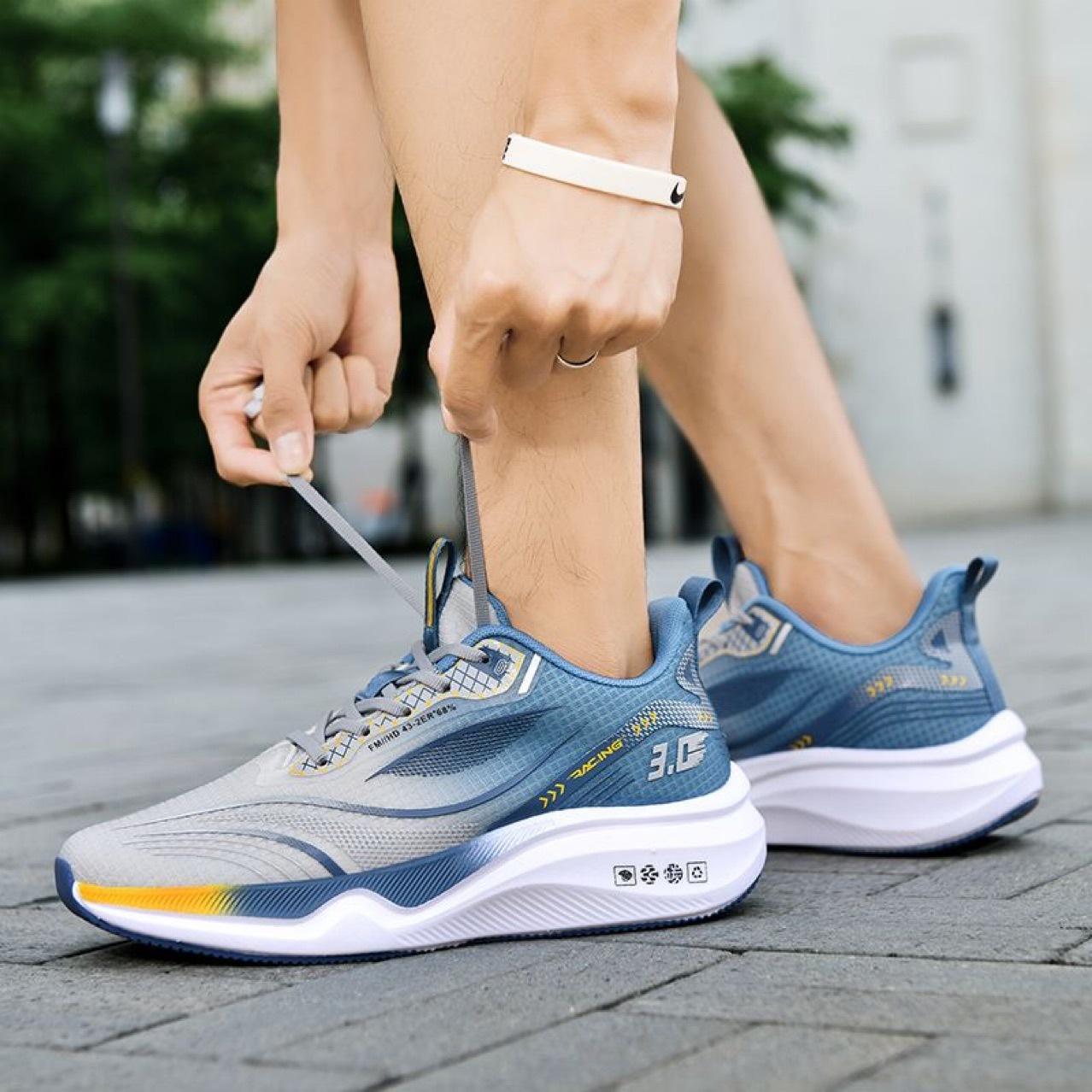 

New sports shoes student running lightweight ultra-light running shoes breathable shock-absorbing soft-soled student shoes 44