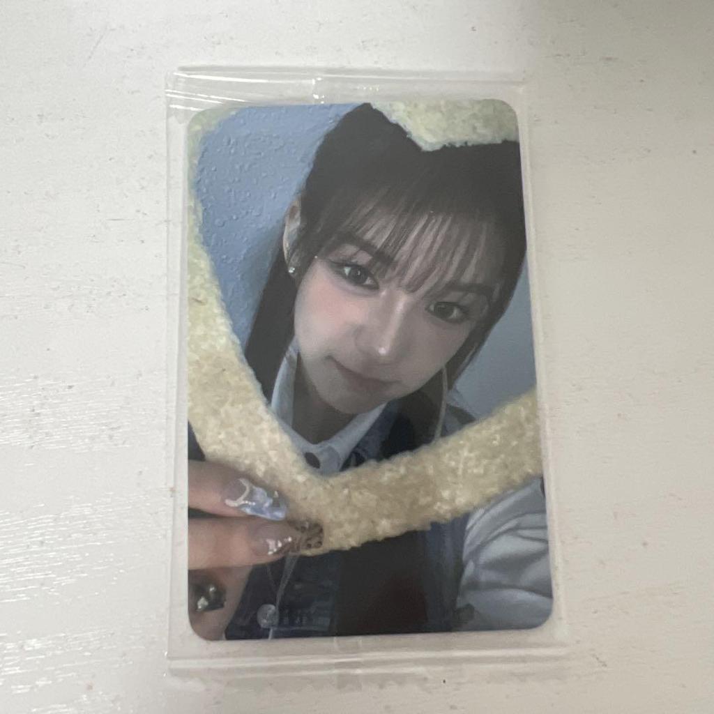 [USED] Izna Sarang Ktown4u Trading Card