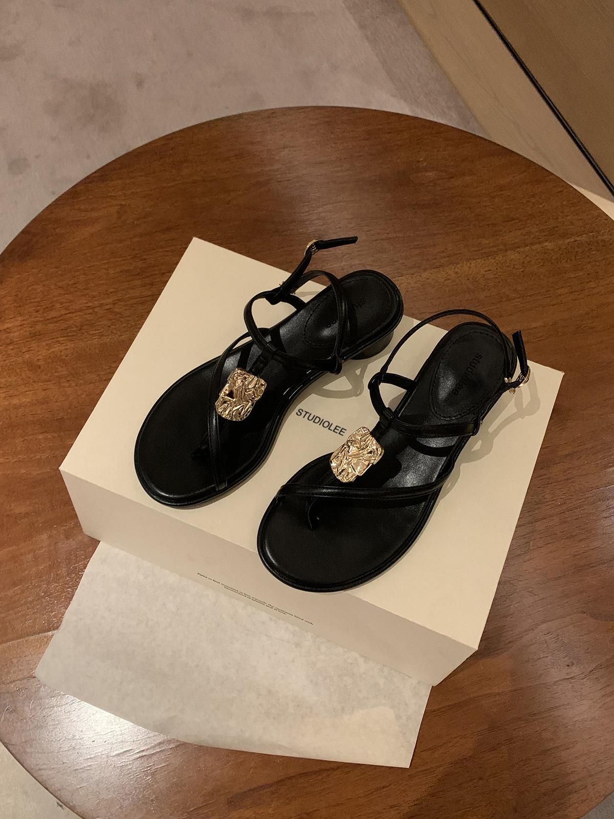 

Sheepskin version of grape mother, the same holiday style, fine belt, toe metal buckle, thick heel sandals, women s summer high heel leather sandals 34