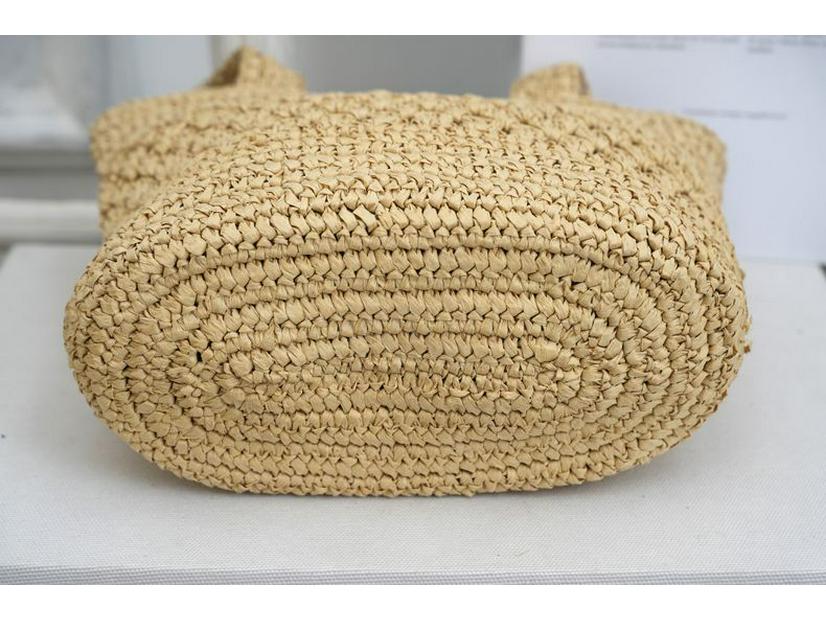 Handmade Hollow Woven Underarm Tote Bag: Fashionable Single Shoulder Beach & Commute Bag for Women