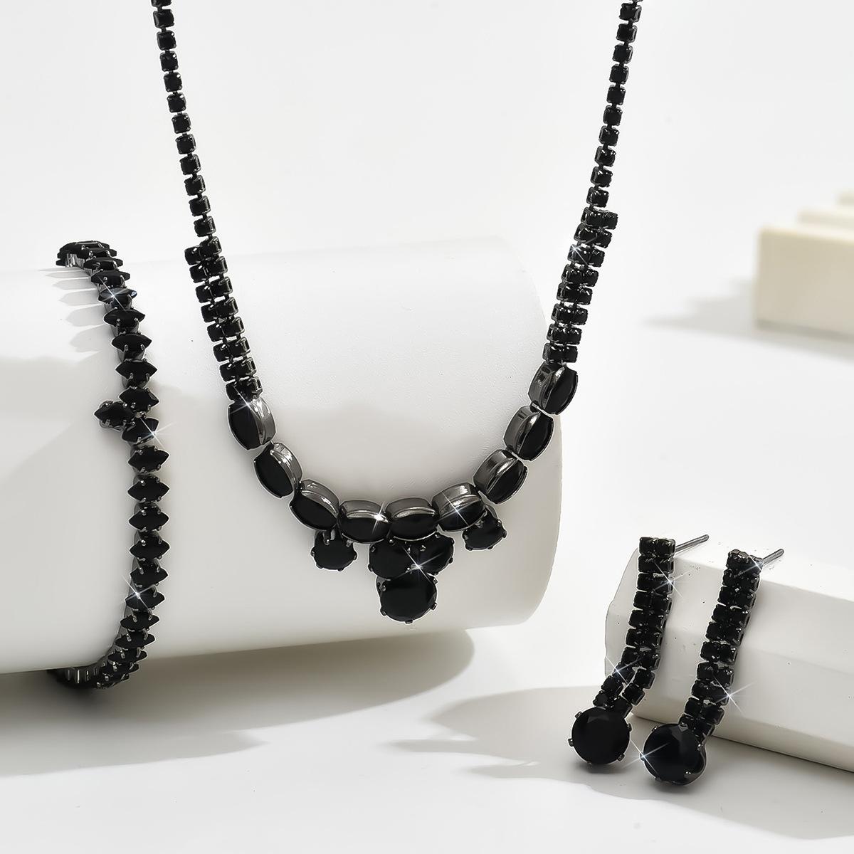 

Luxury Temperament Rhinestone Zircon Jewelry Set Necklace Earrings Bracelet Set Bridal Jewelry